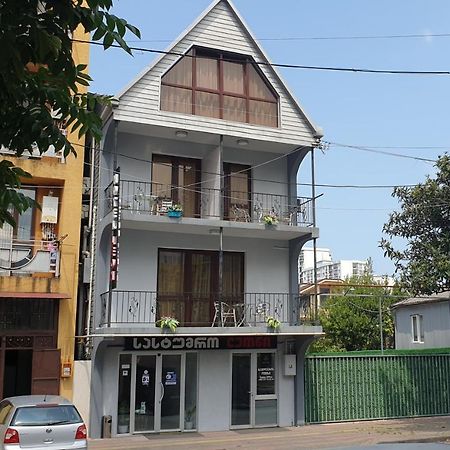 Hotel Leon Батуми Экстерьер фото