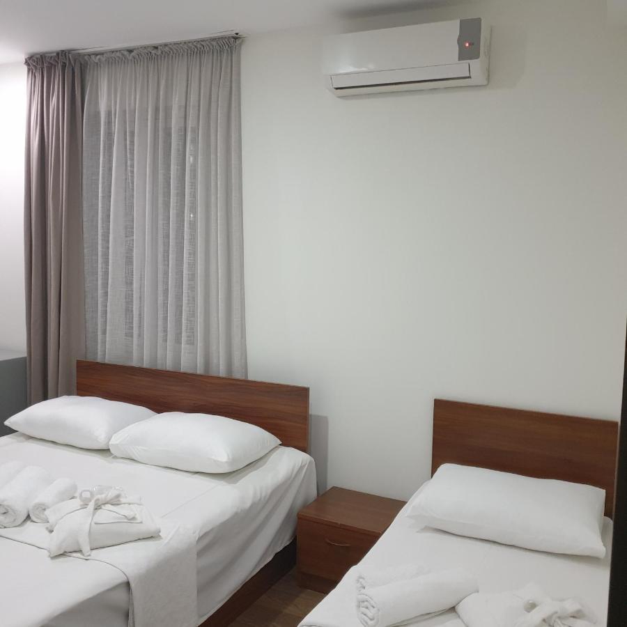 Hotel Leon Батуми Экстерьер фото