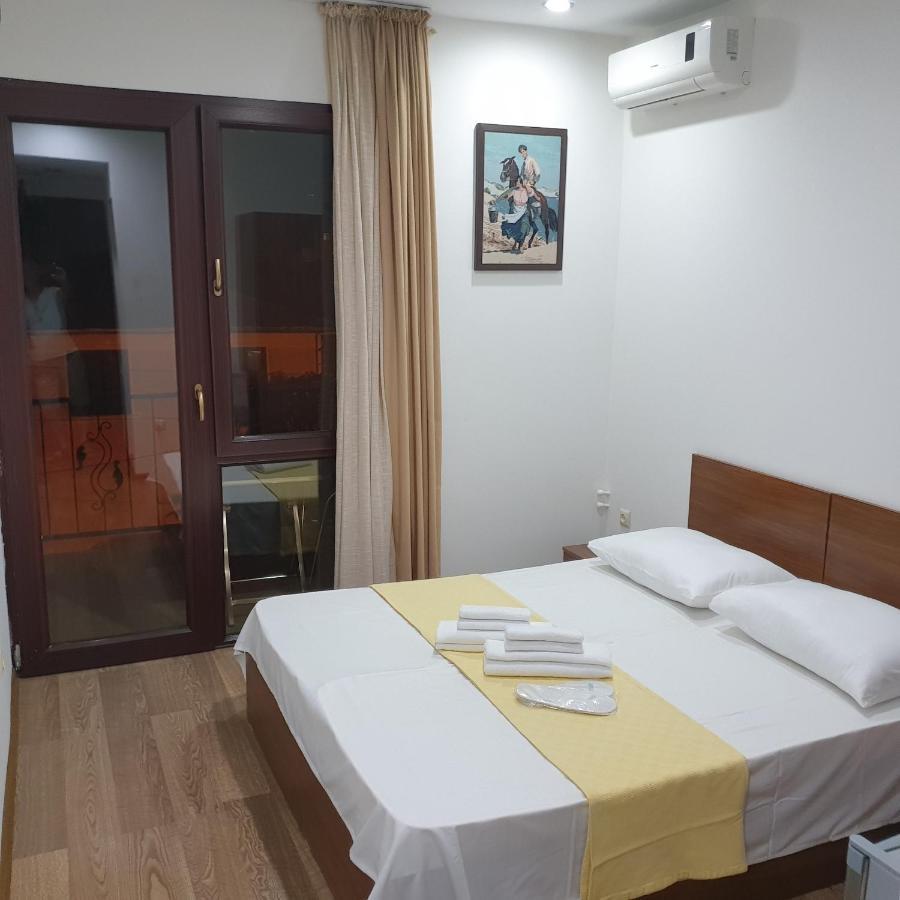 Hotel Leon Батуми Экстерьер фото