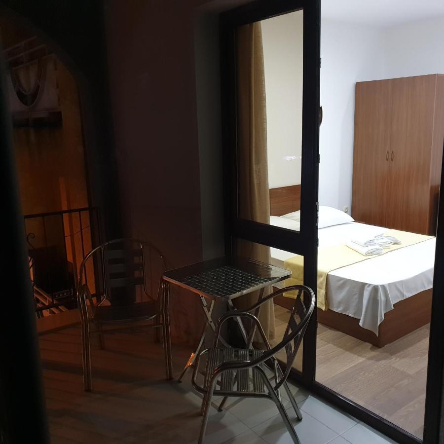 Hotel Leon Батуми Экстерьер фото