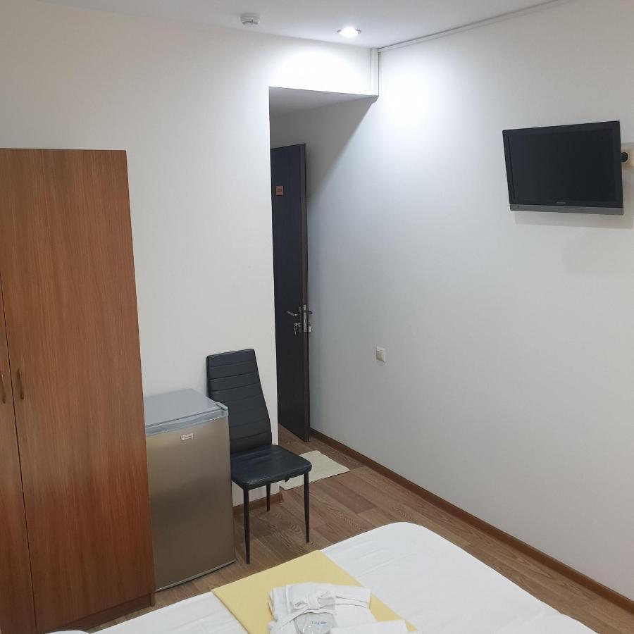 Hotel Leon Батуми Экстерьер фото