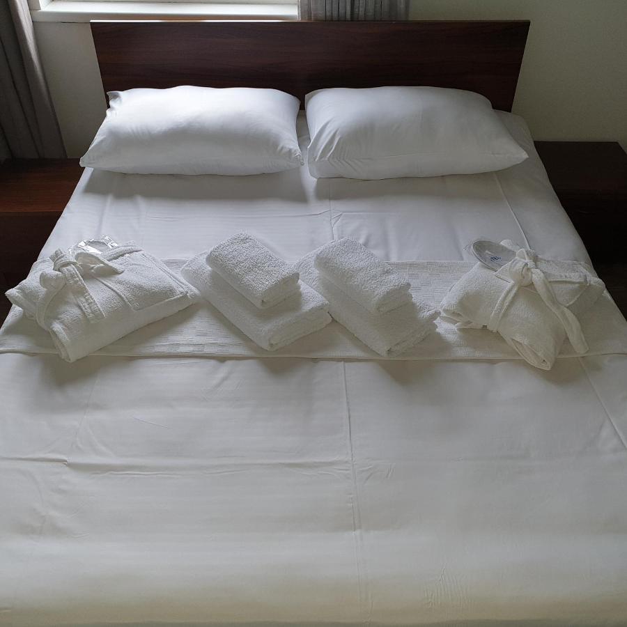 Hotel Leon Батуми Экстерьер фото
