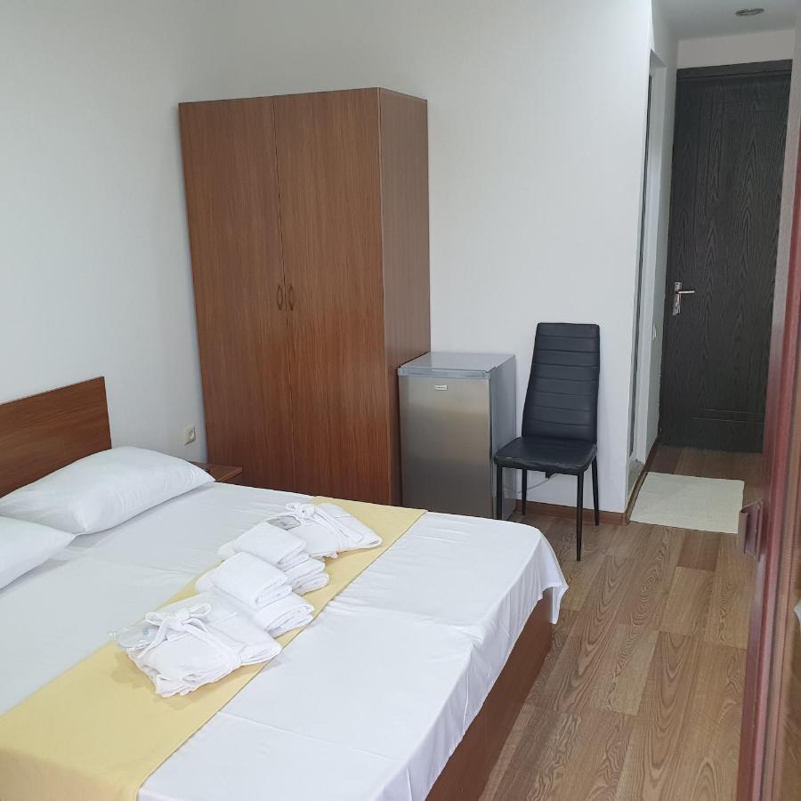 Hotel Leon Батуми Экстерьер фото