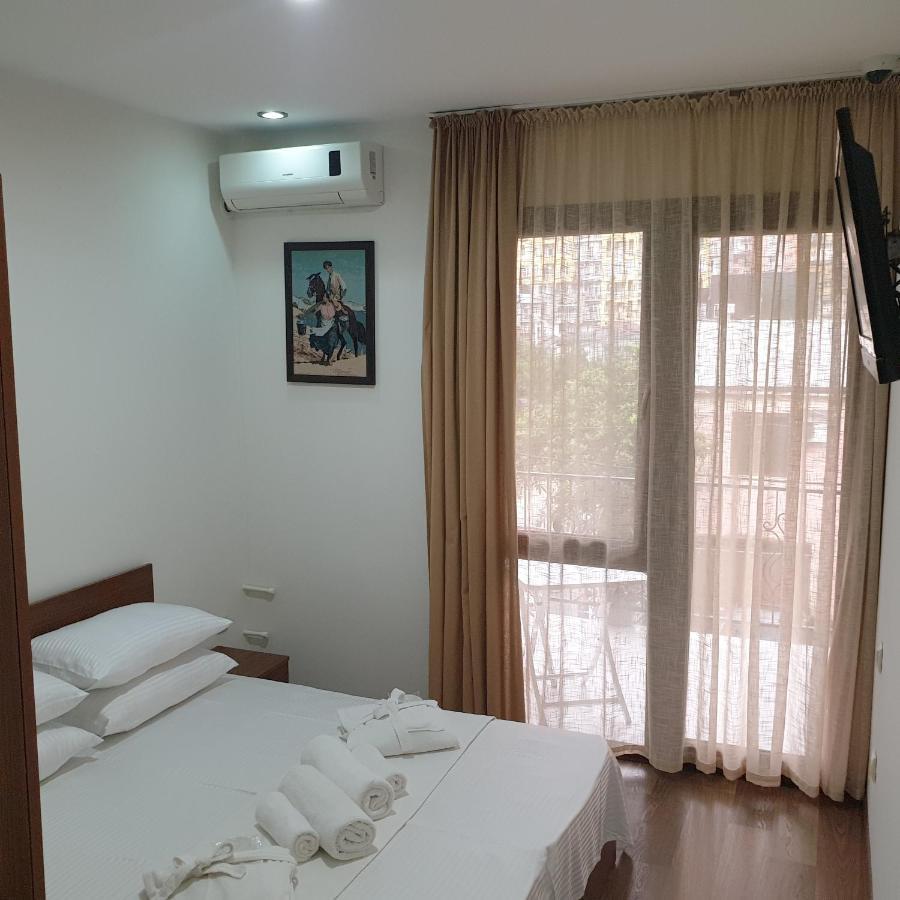 Hotel Leon Батуми Экстерьер фото