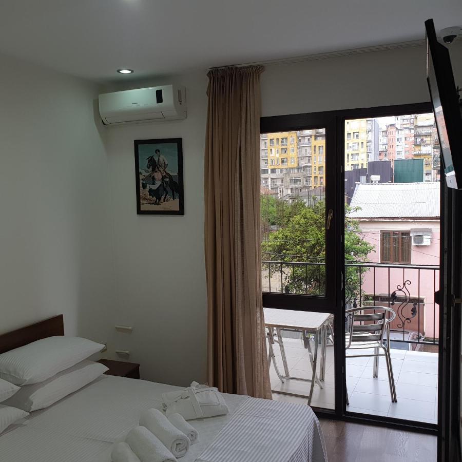 Hotel Leon Батуми Экстерьер фото