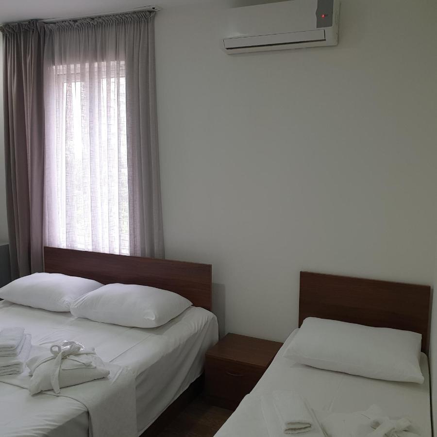 Hotel Leon Батуми Экстерьер фото