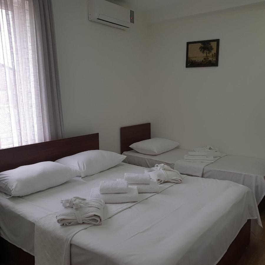 Hotel Leon Батуми Экстерьер фото