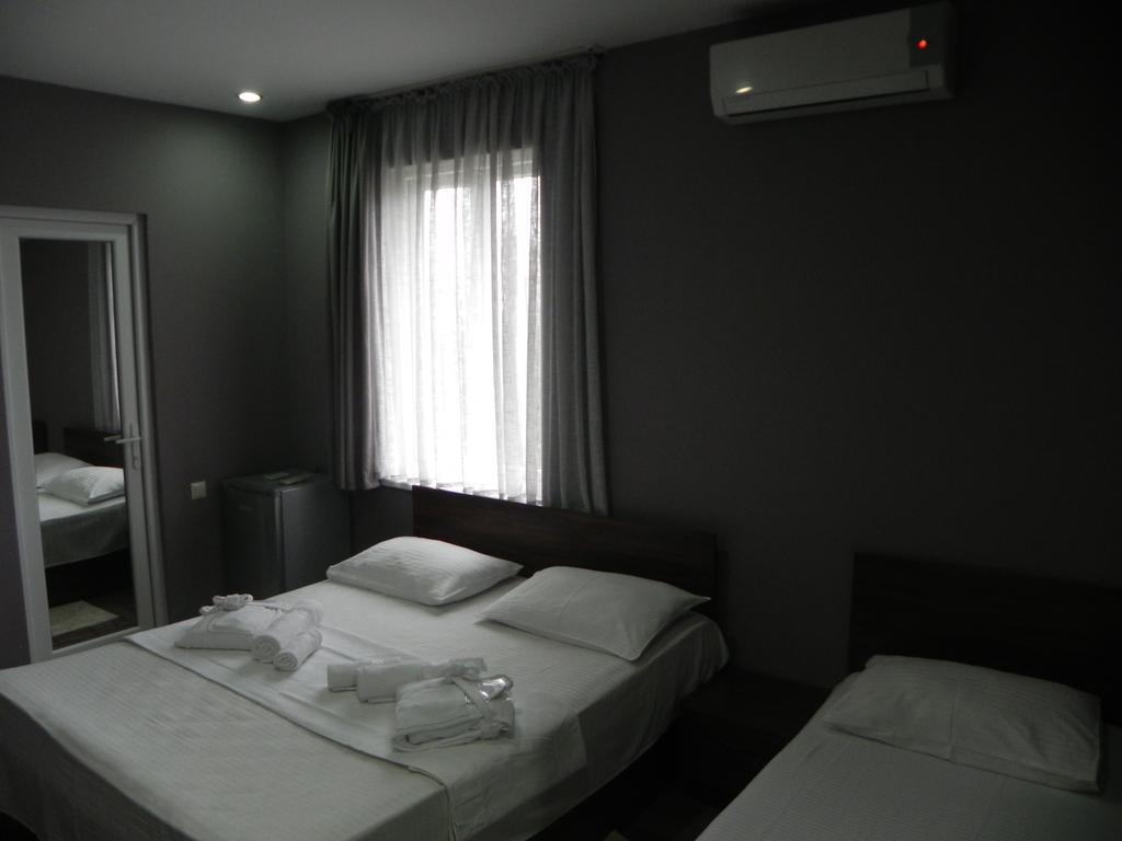 Hotel Leon Батуми Экстерьер фото