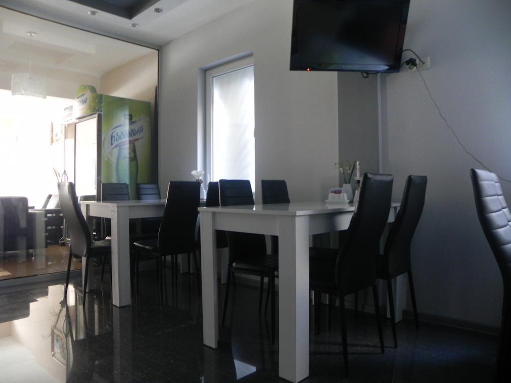 Hotel Leon Батуми Экстерьер фото