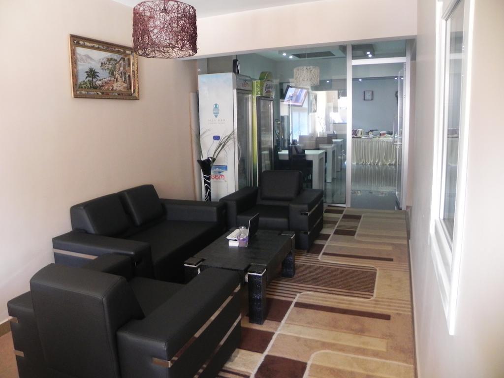 Hotel Leon Батуми Экстерьер фото