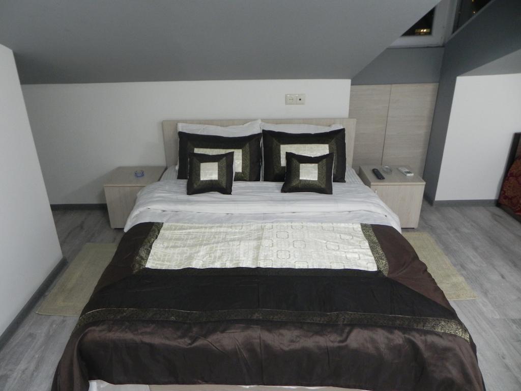 Hotel Leon Батуми Экстерьер фото